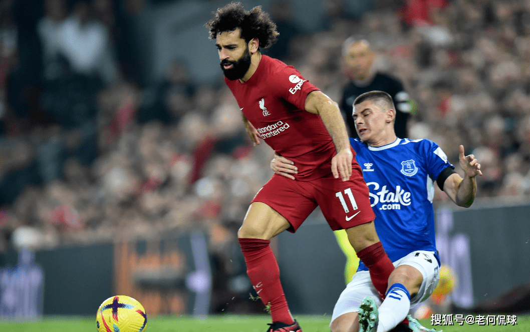 英超今晨再迎强敌，广州队豪取连胜，主帅态度：话题不断，阵容厚度经受考验(曼联豪取英超四连胜)