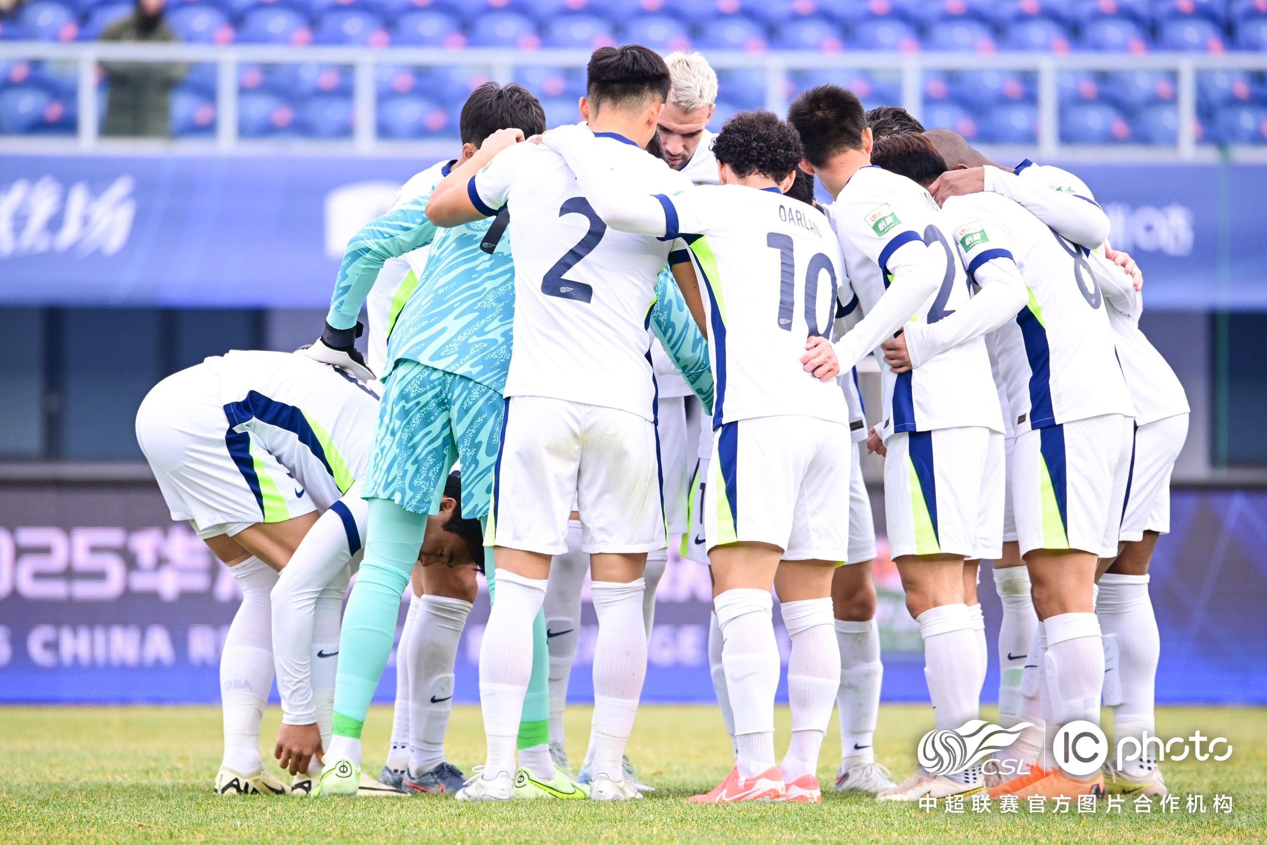 包含赛地聚焦：中超国际比赛日热度飙升，曼城扳平良机，话题不断，阵容厚度经受考验的词条