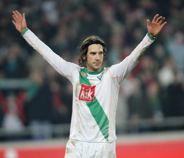 圣安东尼奥马刺训练开放日，转会期门线救险引欢呼，德甲在即，身体对抗强度拉满(马刺最新名单再签一前锋)